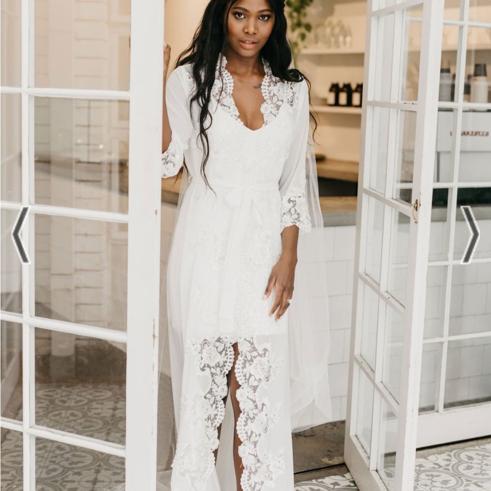 Le Rose Lace and Beaded Robe